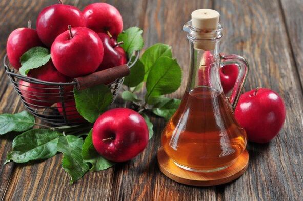 Le vinaigre de cidre de pomme aide à soulager la douleur due à l'arthrose de l'articulation du genou enflammée